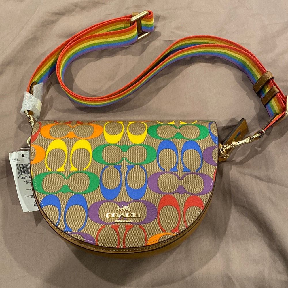 NWT Rainbow Signature Ellen style purse.